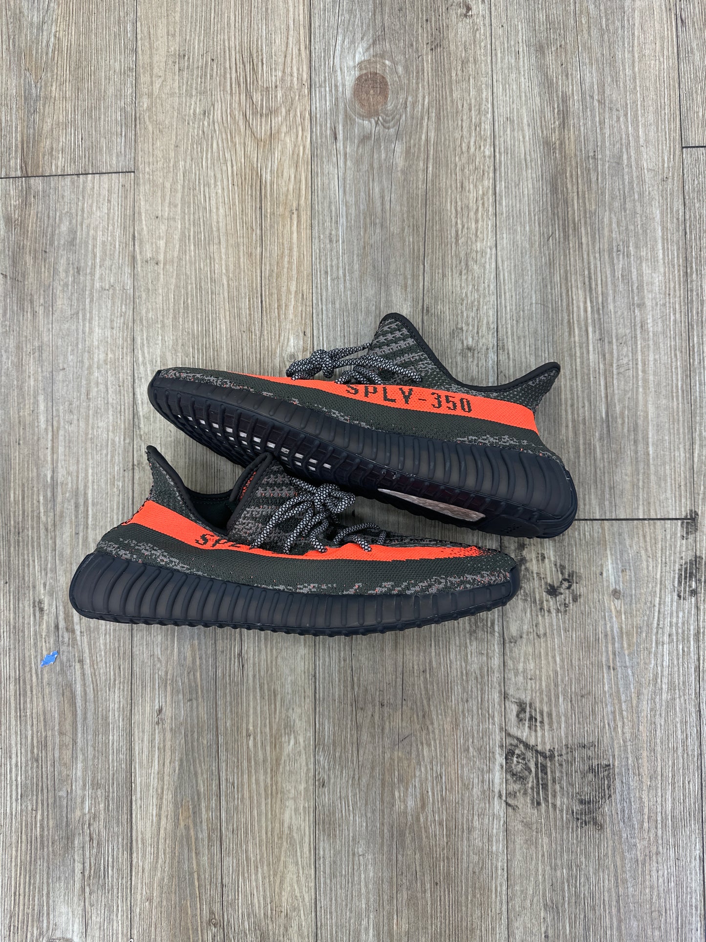 Yeezy 350 v2 “carbon beluga” used w/o box