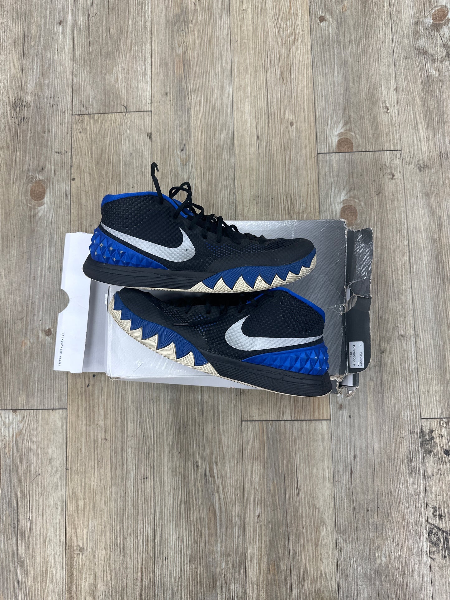 Kyrie 1 “black/royal” used w box