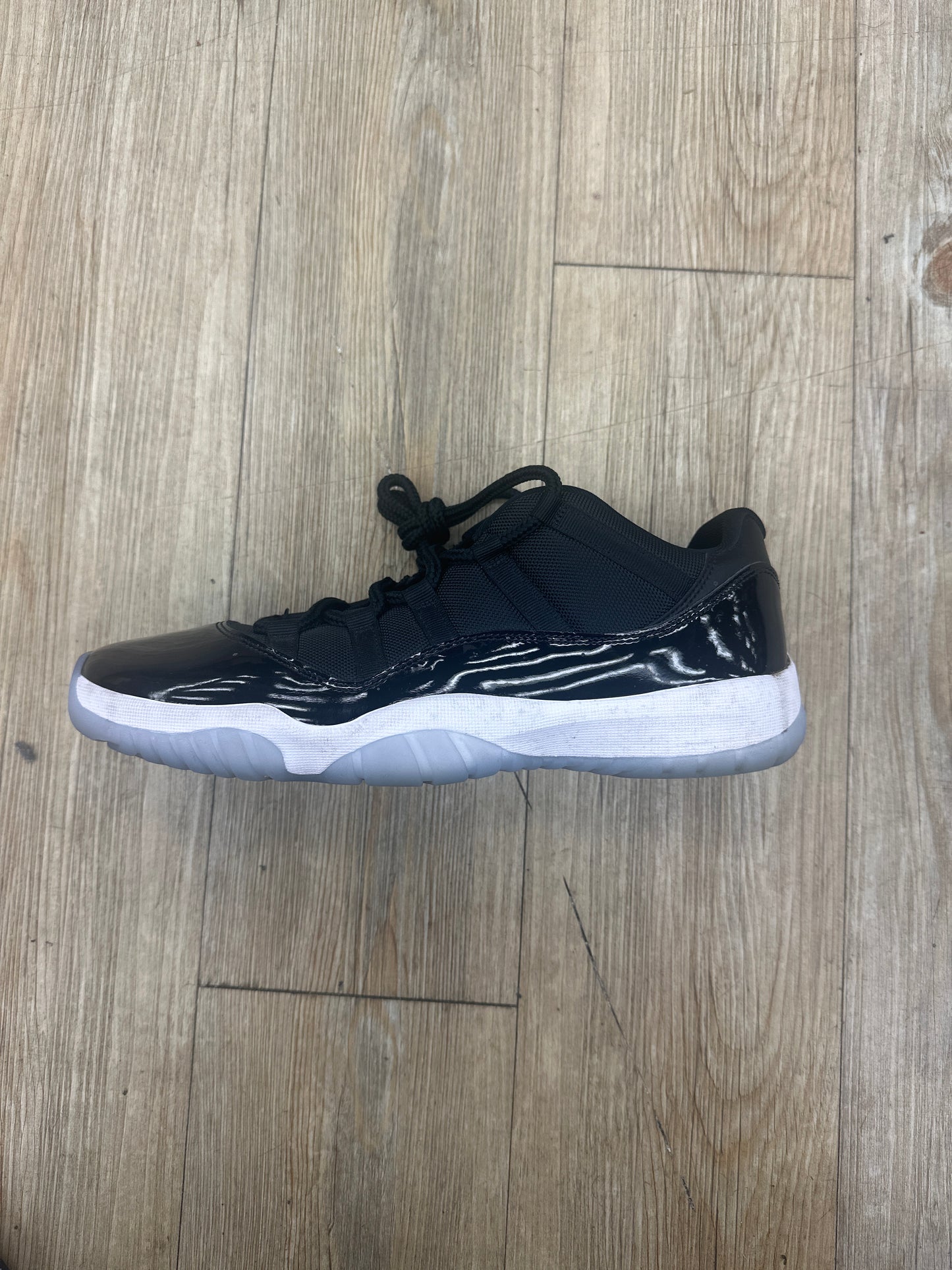 Jordan 11 space jam low (used)