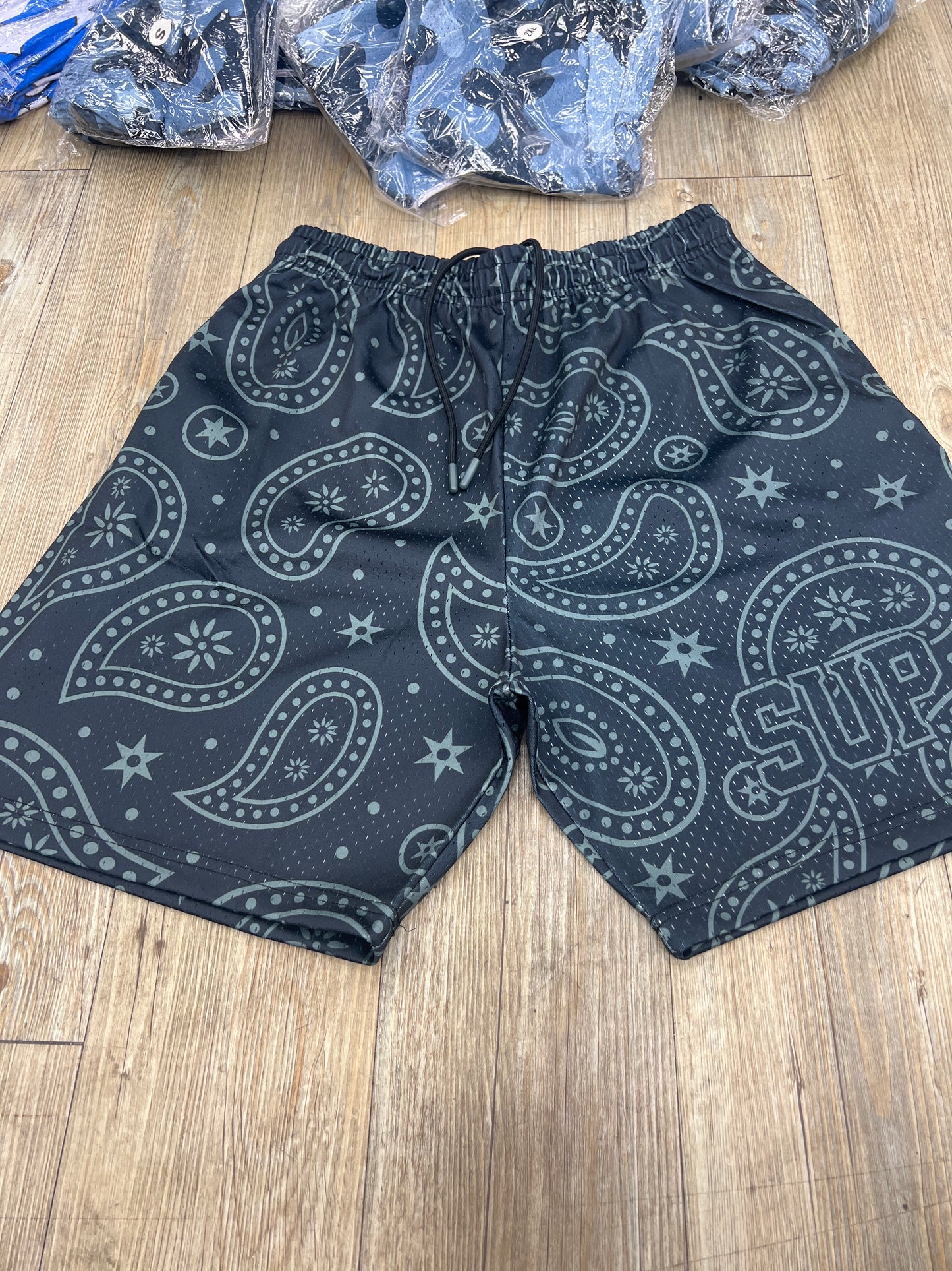 Sup black and matcha bandanna shorts