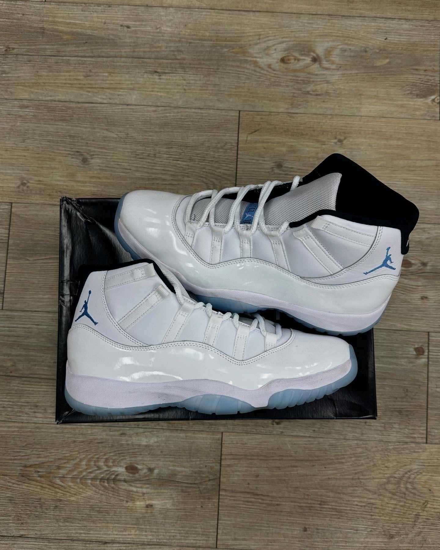 Jordan 11 “legend blue” used w box