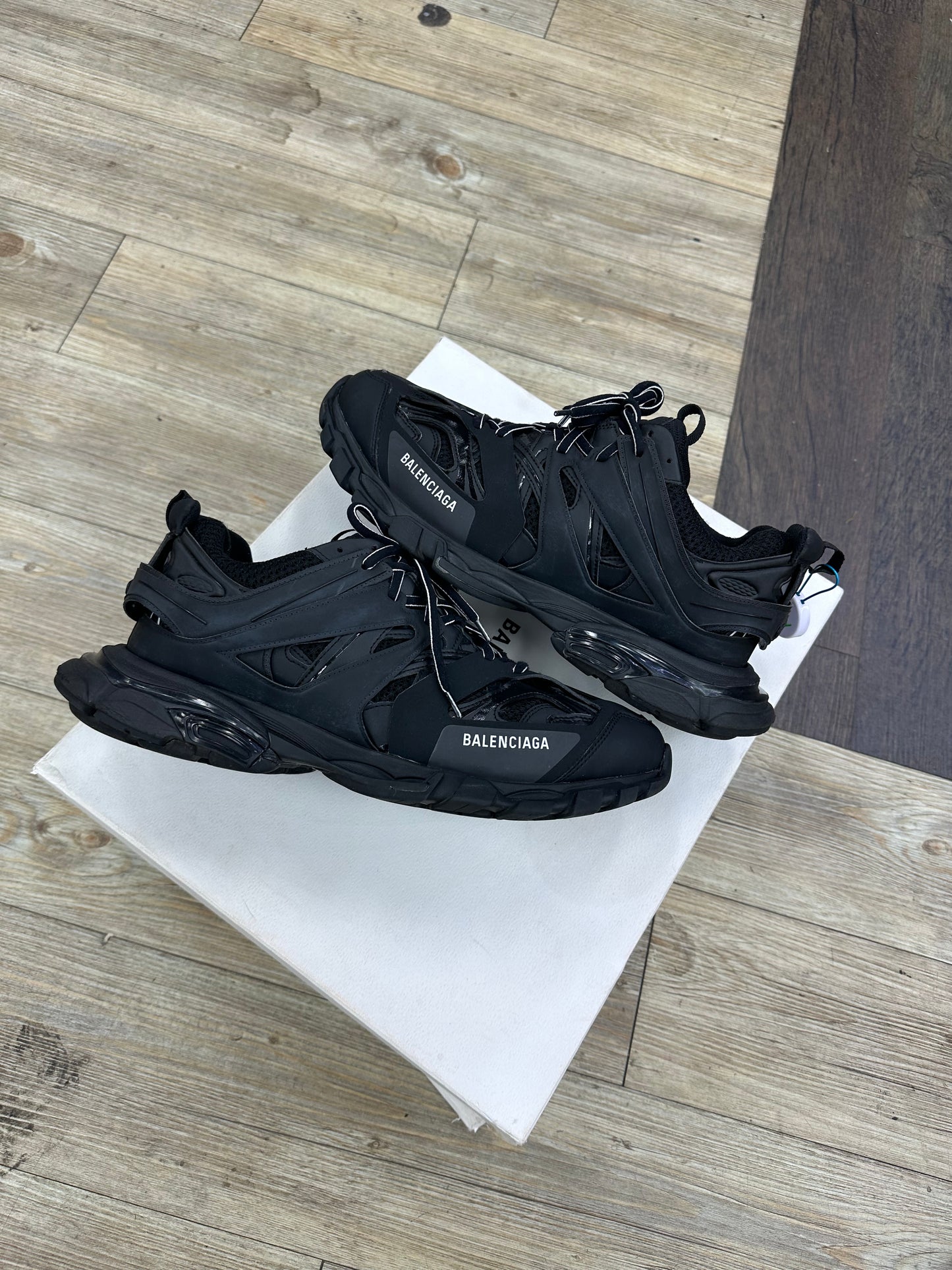 Balenci Track 46eu/13M used with box