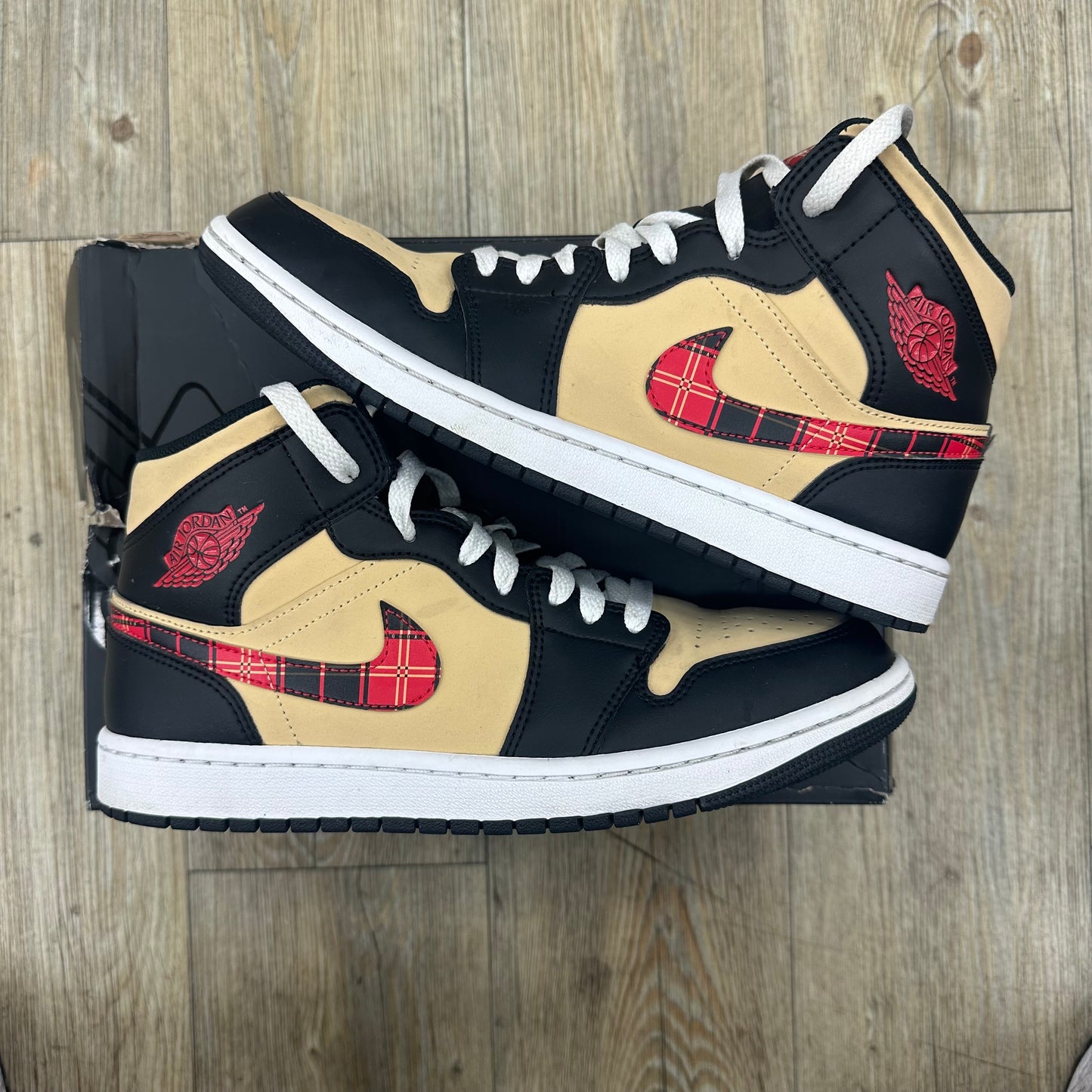 Air Jordan 1 Mid SE ‘Tartan swoosh’ used with box