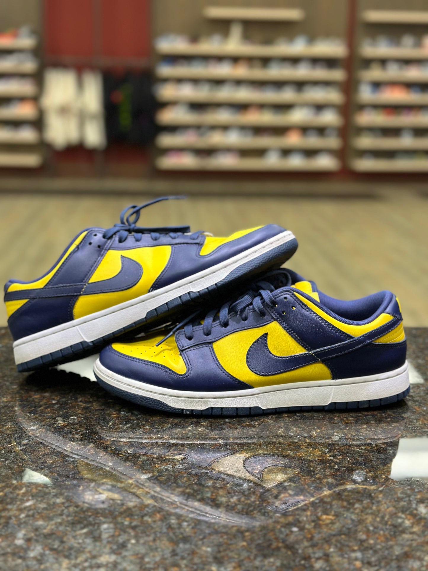 Nike dunk Michigan used (no box)