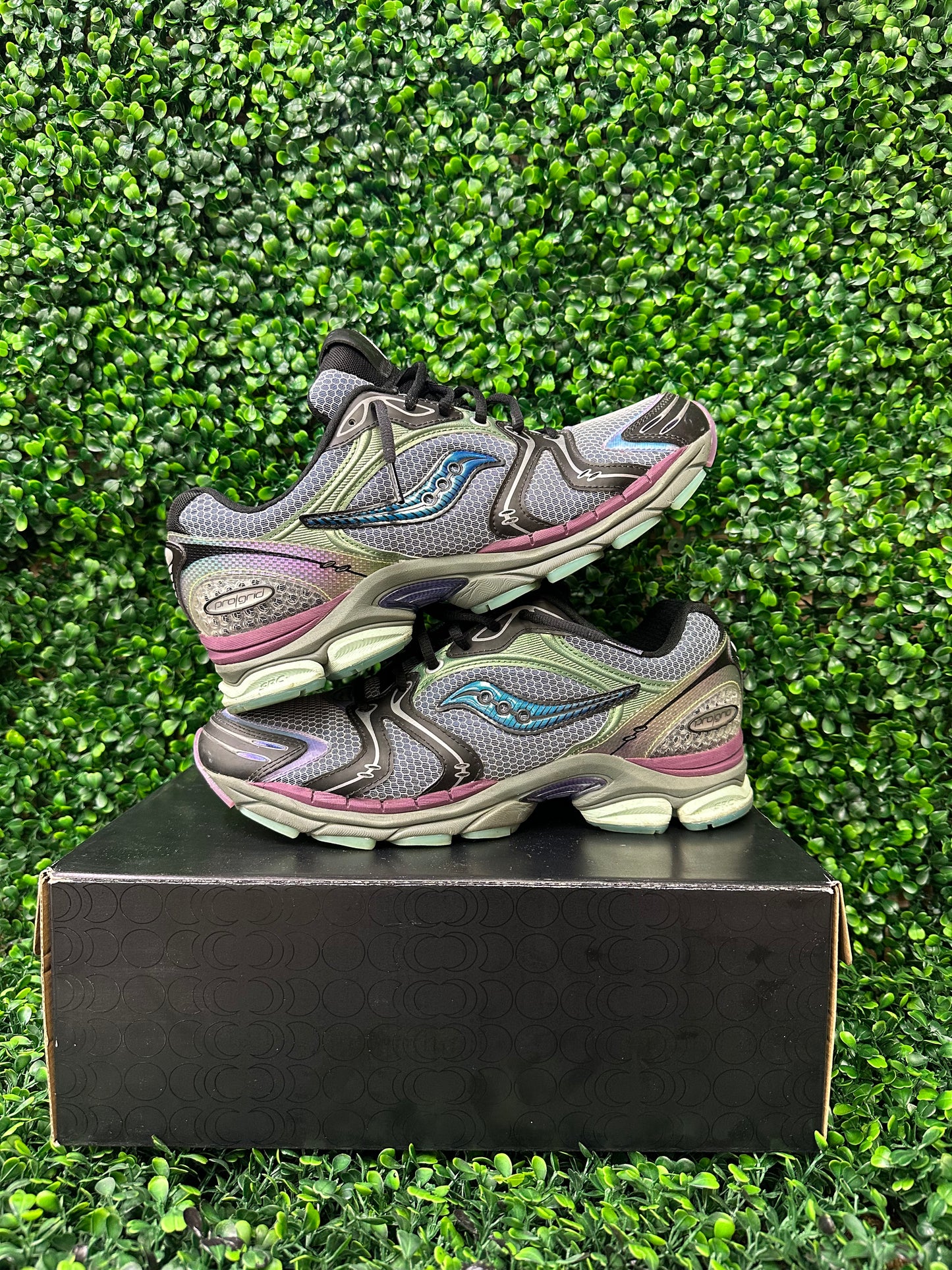 Saucony Winter Solstice Holographic (used W/box )