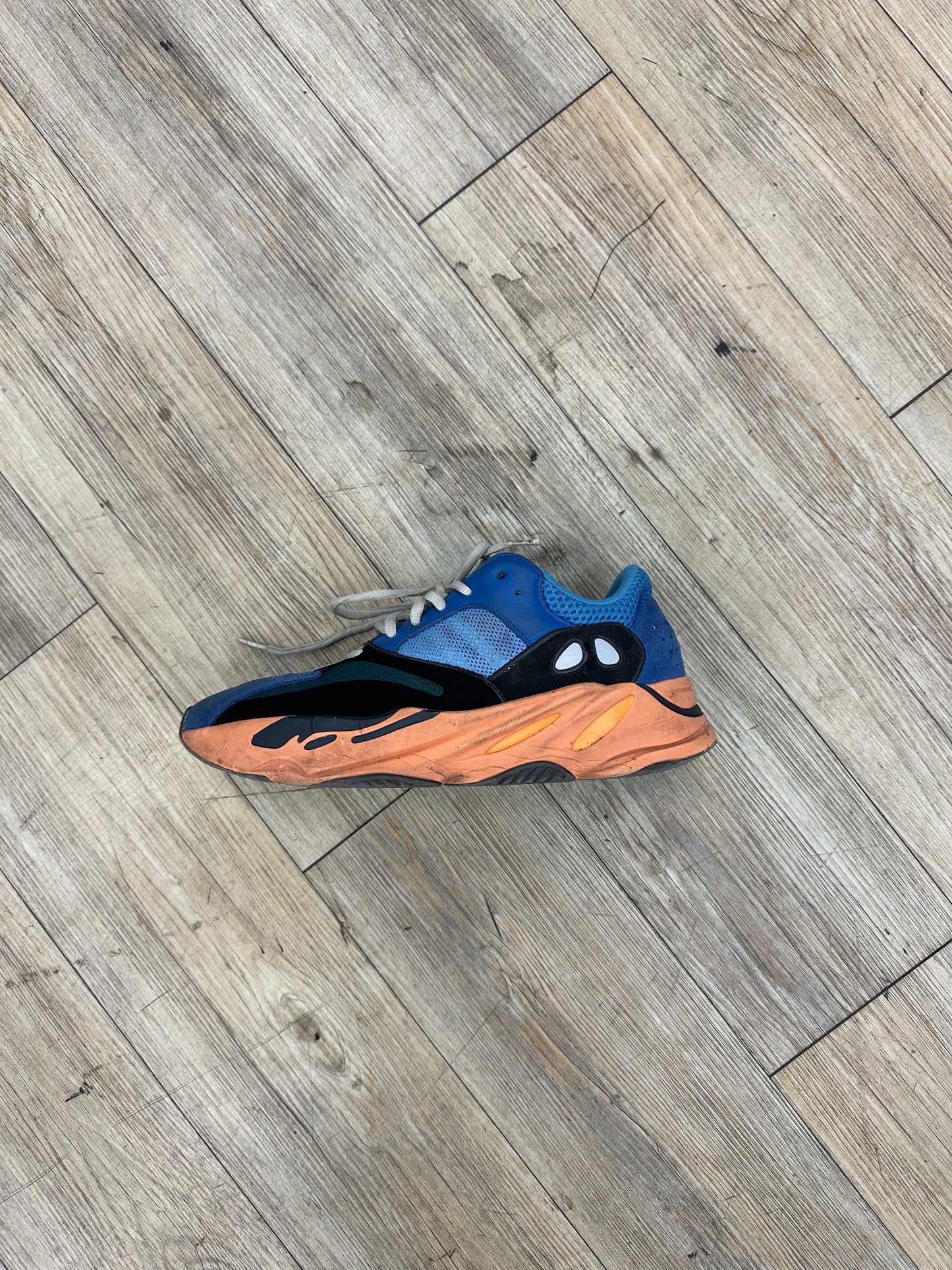 Yeezy 700 blue orange (used & no box )