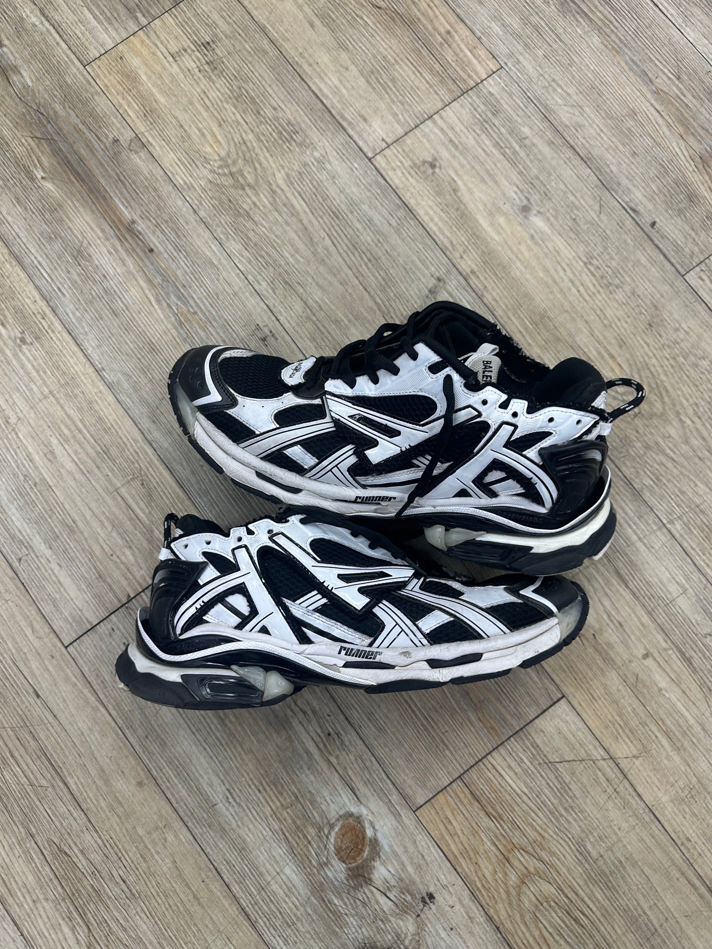 Black n white Balenciaga