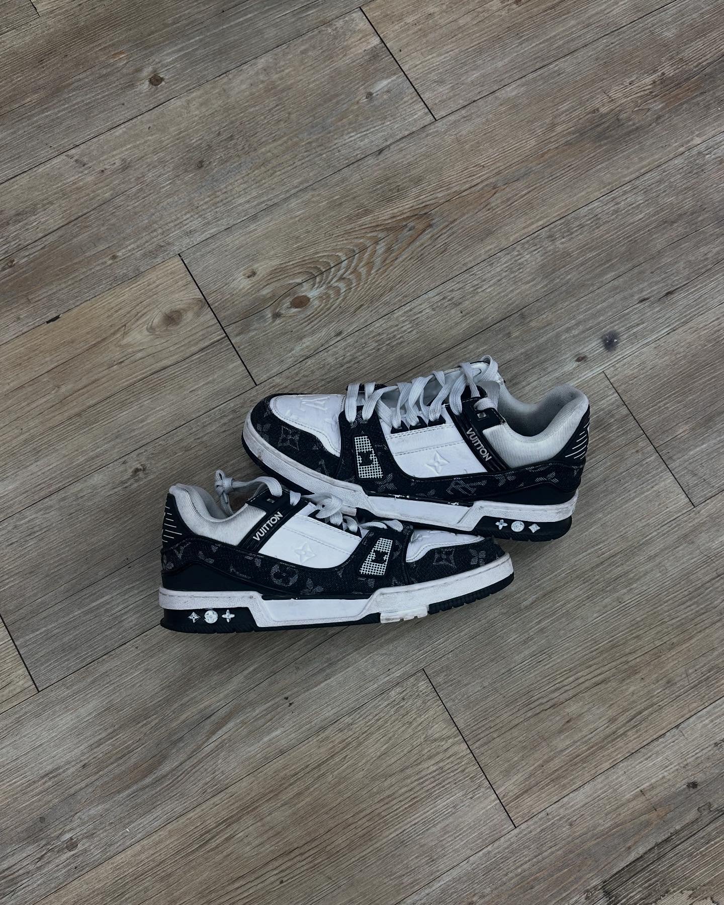 Lv skates “black and white” used w no box