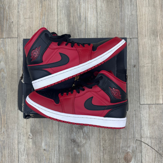 Jordan 1 mid bred with box used