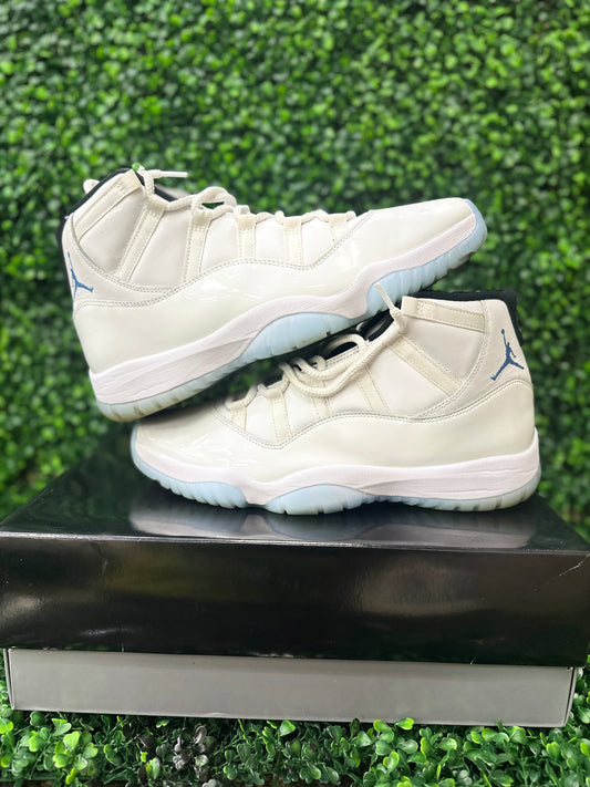 Used Jordan 11 legend blues