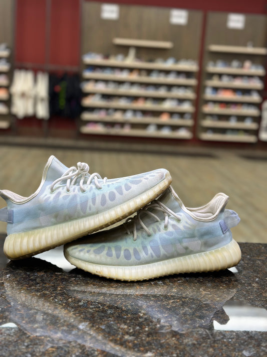 Yeezy mono ice used (with box)