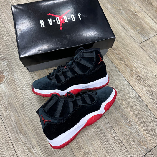 Jordan 11 Velvet slightly used with box