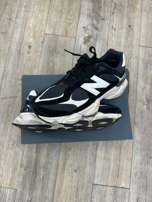 New balance 9060 black and grey  (used with box)